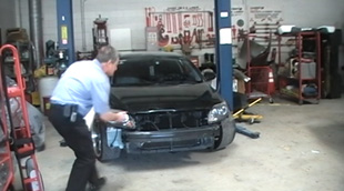 Doc Jay estimating customer's car fro Auto Body Unlimited Inc from www.thecrashdoctor.com